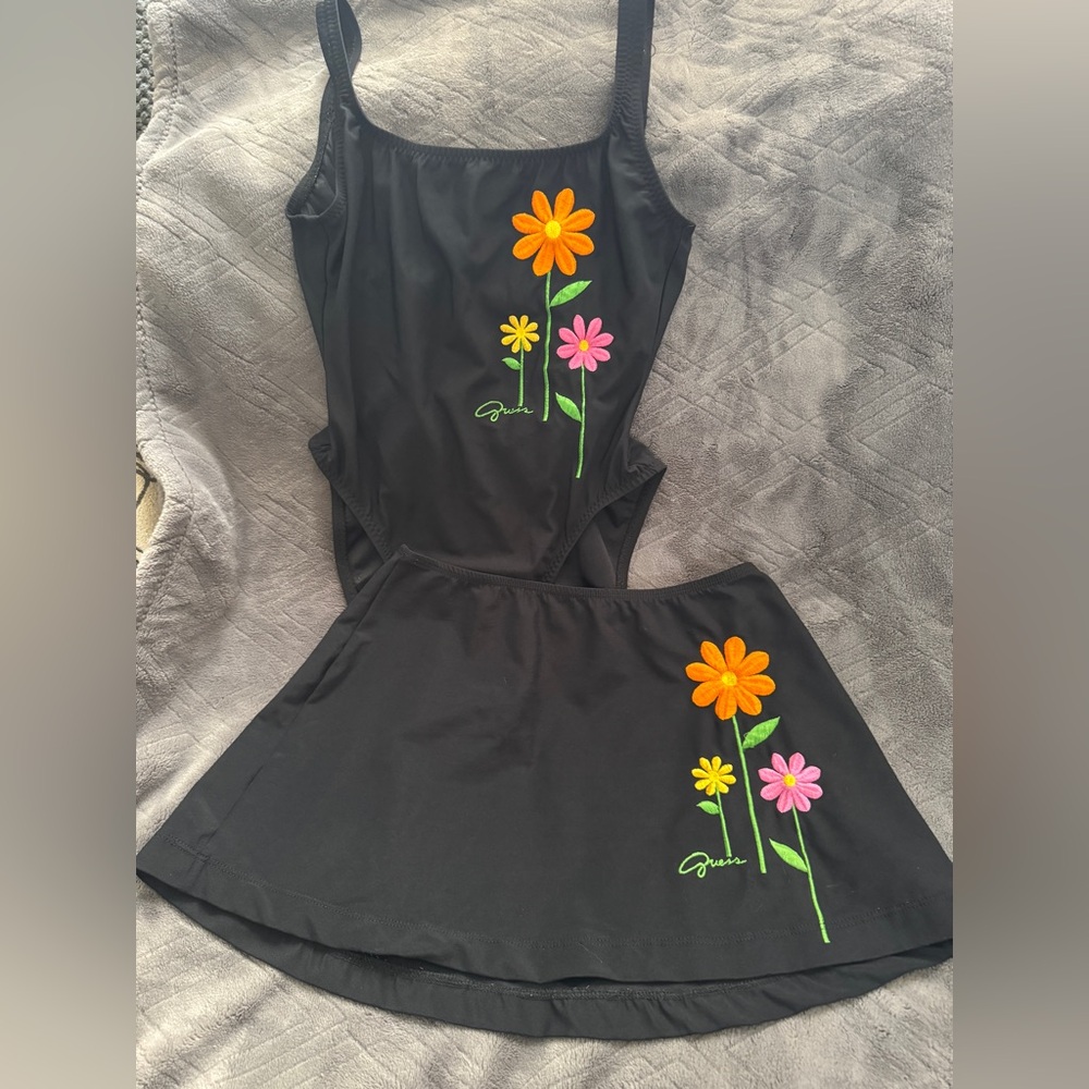 Vintage Guess Black Swimsuit with Floral Design and Skirt. Worn twice. - Picture 2 of 6
